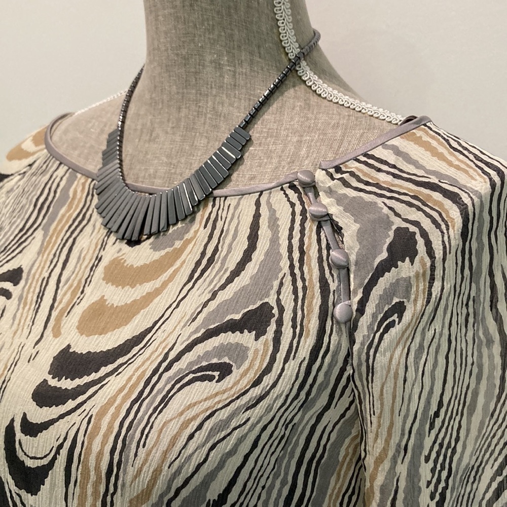 KENNETH Cole Silk Patterned Blouse Size 4 - Picture 4 of 11